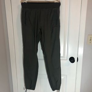 Men’s Lululemon Great Wall Pant 32” - Small